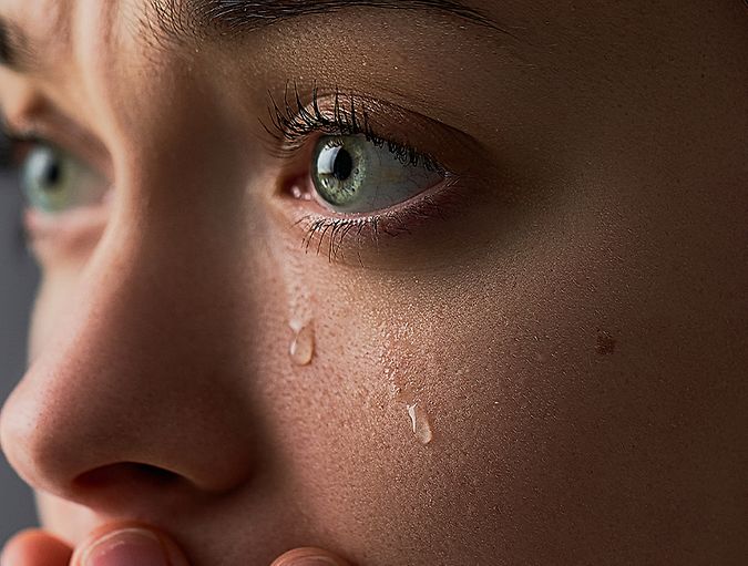 can_you_cry_with_contact_lenses_row_1