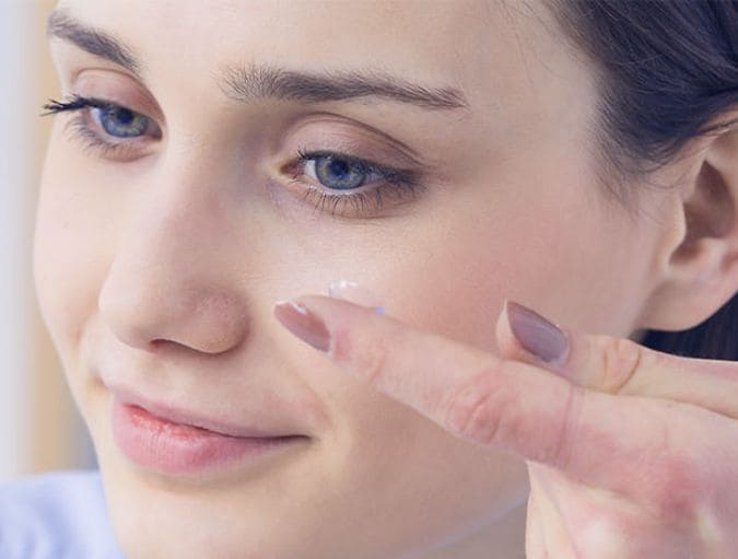 Flushing_your_contact_lenses_row_1