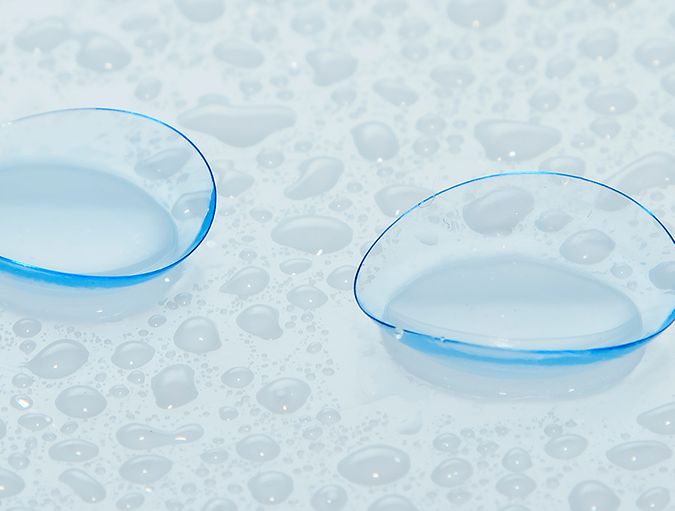 Lenti a contatto in silicone idrogel su superficie bagnata