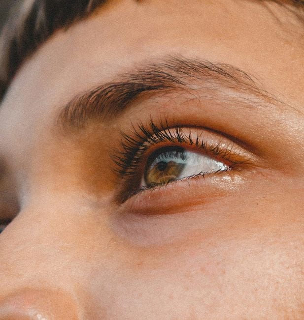 Can you wear contact lenses after LASIK?