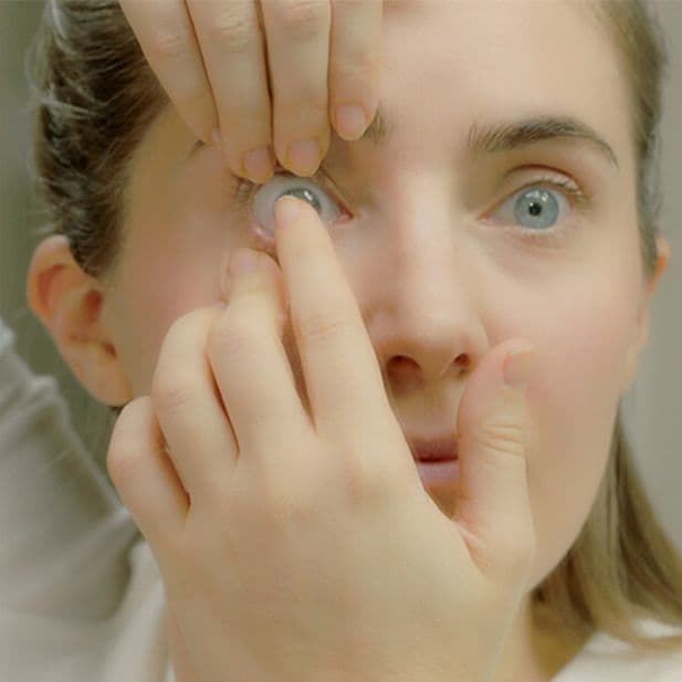 How to put contact lenses_row_5