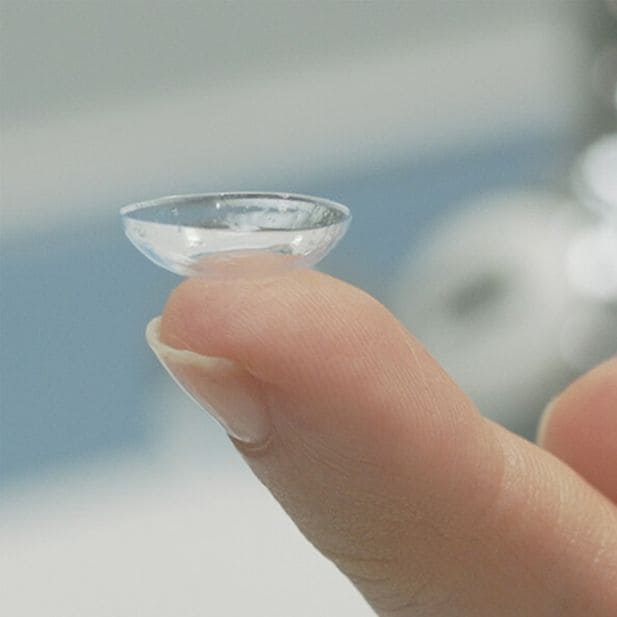 How to put contact lenses_row_3